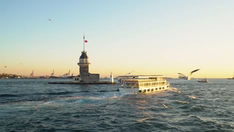 Famous-Maiden's-Tower-on-Bosphorus-Strait-during-Sunset-in-Istanbul