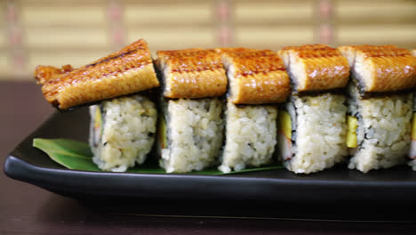 Rollo-De-Sushi-De-Anguila---Estilo-De-Comida-Japonesa