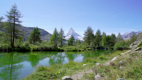 Matterhorn-with-Grindjisee-Lake-in-Zermatt,-Switzerland
