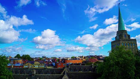Zeitraffer-Stadtbild-Von-Oxford-Mit-Blauem-Himmel-Im-Vereinigten-Königreich