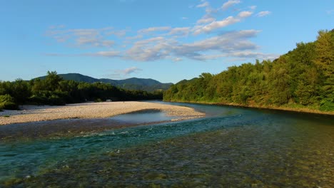 Der-Zusammenfluss-Der-Flüsse-Ljubljanica-Und-Sava-In-Der-Siedlung-Podgrad-In-Slowenien,-Luftüberführungsansicht