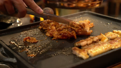 Schweinefleisch-Auf-Pfanne-Im-Koreanischen-Stil-Grillen