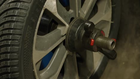 Close-up-of-wheel-in-motion-with-the-unscrewing-tool