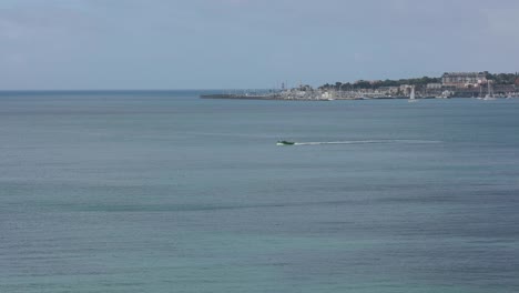 wide-view-about-some-boat-fishing-in-Cascais