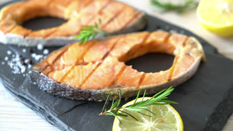 grilled-salmon-steak-fillet-with-lemon