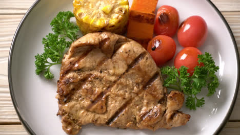 grilled-and-barbecue-fillet-pork-steak-with-corn,-carrot-and-tomatoes