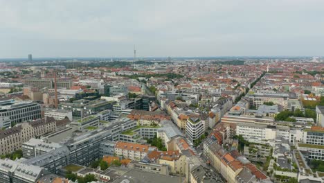 Schöne-Luftaufnahme-Des-Stadtbildes-München-Mit-Olympiapark-Im-Hintergrund