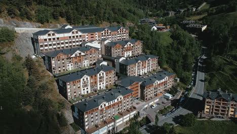 Hotel-De-Lujo-En-Ribasol-Ski-And-Mountain-Park,-Arinsal,-Andorra
