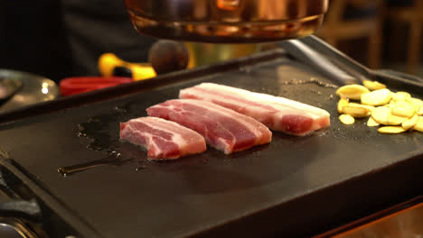 grill-pork-on-pan-in-Korean-style