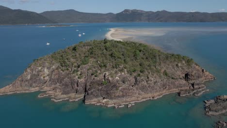 Drone-Flyby-Over-Pristine-Langford-Island-With-Long-White-Sand-Spit-Exposed-During-Low-Tide-In-Whitsundays,-Queensland