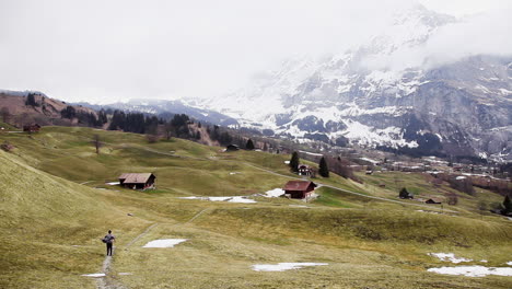Voller-Aufregung-Beim-Besuch-Der-Ruhigen-Schweizer-Alpen