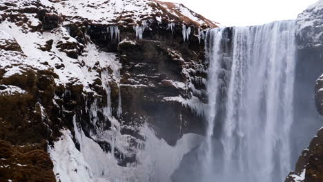 Slow-motion-pan-across-the-Skogafoss-waterfall-in-Iceland
