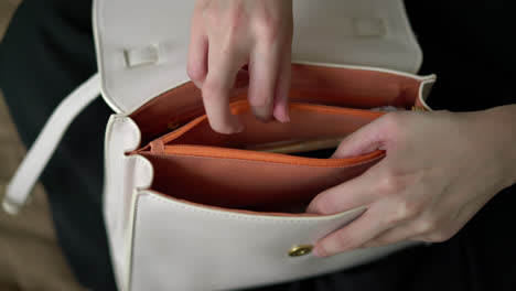 hand-open-a-fashion-leather-bag