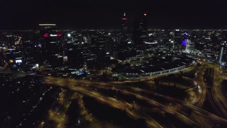Ciudad-De-Perth-En-La-Noche-Drone