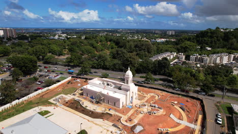 Vista-Aérea-De-Drones-Del-Edificio-En-Construcción-Del-Templo-De-San-Juan-Puerto-Rico