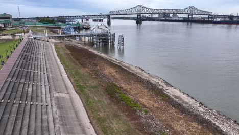 Talmadge-Gedenkbrücke-In-Baton-Rouge-Louisiana