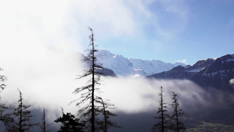 Meditative-Schwebende-Wolken-Schweiz-Alpen-Zeitraffer