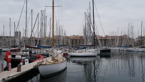 Barcos-En-El-Puerto-Viejo-De-Marsella