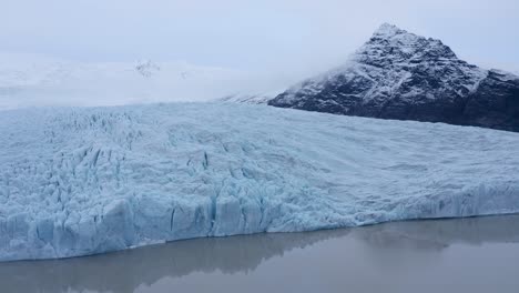 Erstaunliche-Eislandschaft-Von-Fjallsa-Rlo-N-In-Island---Luftaufnahme