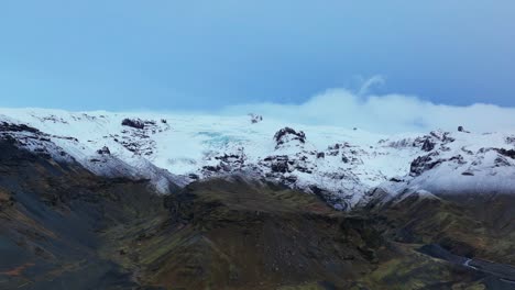 Acercándose-A-La-Cordillera-Glacial-Haalda-En-El-Sur-De-Islandia--antena