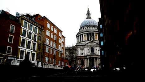 Caminando-Hacia-St.-Catedral-De-Paul,-Londres,-Reino-Unido