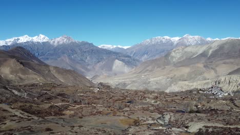 La-Belleza-Del-Desierto-árido-De-Las-Montañas-Del-Himalaya-De-Nepal-En-Vista-De-Vuelo-Aéreo