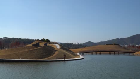 Seegarten-Mit-Traumbrücke-Und-Haeryeong-Im-Suncheonman-Bay-National-Garden