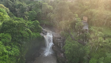 Waterfall-in-central-Bali---Tegenungan-Waterfall