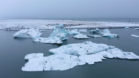 Laguna-Glaciar-Jökulsárlón-En-Islandia---Toma-Aérea-De-Drones