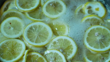 Pov-Al-Limón-Rebanado-En-Azúcar-Hirviendo-Para-Hacer-Limonada