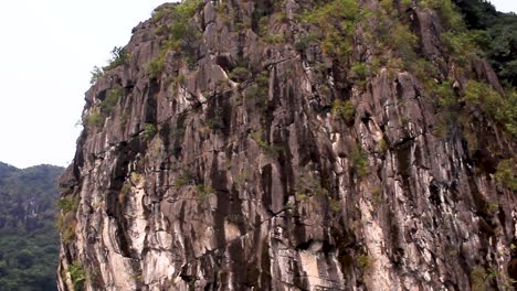 Piedra-Caliza-En-La-Bahía-De-Halong,-Vietnam
