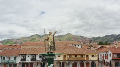 Cusco,-Peru-Pachacutec-Estatua-En-Plaza-Principal-Plaza-Y-Catedral-Drone-Uhd