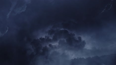 Die-Großen-Mächtigen-Gewitterwolken