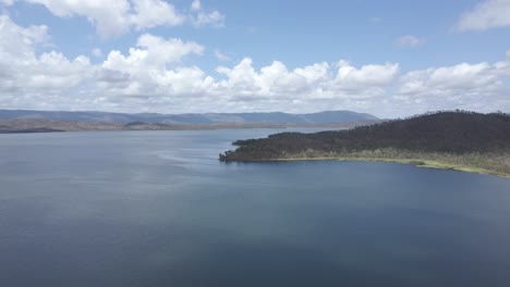 Calm-Waters-Of-Quaids-Dam,-Reservoir-Near-Big-Mitchell-Creek-Reserve-In-Queensland,-Australia