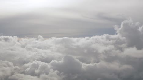 Vista-De-Nublado-Sobre-El-Cielo-Durante-El-Día