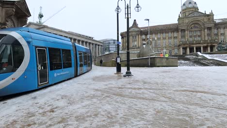 Birmingham-city-centre-museum-and-art-gallery,-UK-covered-in-ice