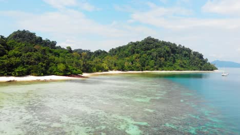 Luftbahnaufnahme-Der-Wunderschönen-Tropischen-Insel-Auf-Der-Andamanensee-In-Thailand---Koh-Kradan