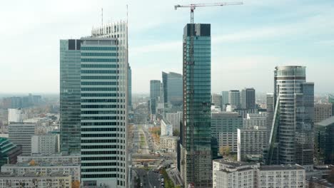 Wolkenkratzer-Im-Bau-Luftdrohne-Warschau,-Polen