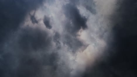 4k-Nubes-Sobre-El-Cielo-Con-Relámpagos