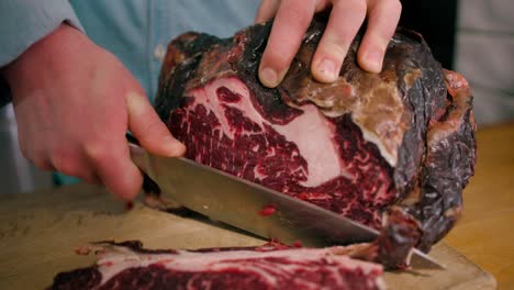 Chef-slicing-the-steak-with-Steel-knife