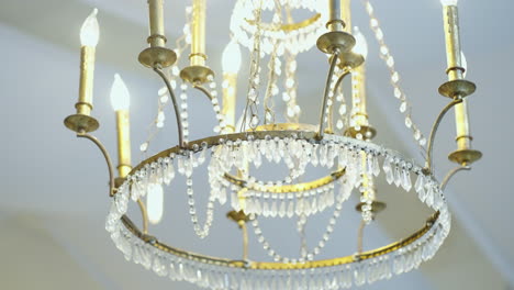 Spectacular-vintage-chandelier-with-modern-LED-lightbulbs