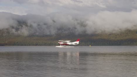Seaplane-moving-on-surface-of-calm-Lake-Te-Anau-on-South-Island-in-New-Zealand