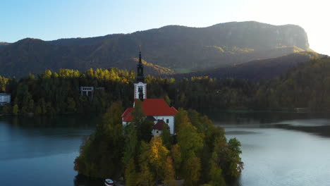 Cinematic-drone-shot-of-the-Pilgrimage-Church-of-the-Assumption-of-Mary,-Slovenia