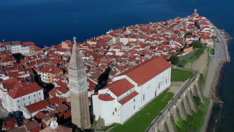 Aerial-jib-up-shot-of-Piran,-a-beautiful-coastal-town-on-the-Adriatic-sea-in-Slovenia