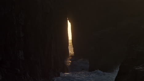 View-Through-The-Zawn-Pyg-Rock-Arch-In-Nanjizal-Beach-At-Sunset-In-St-Levan,-Cornwall,-UK