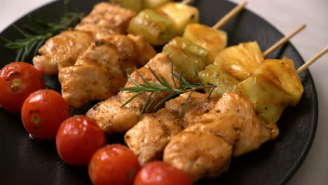 grilled-chicken-barbecue-skewer-on-plate