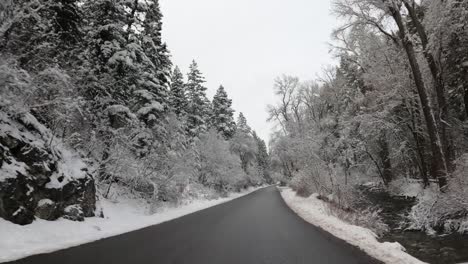 American-Fork-Canyon-Road-on-Snowy-Winter-Day-in-Utah-Mountains