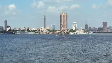 El-Rio-Nilo-Con-El-Cairo-Al-Fondo