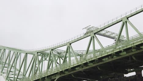 Runcorn-Silver-Jubilee-bridge-lattice-arch-steel-engineering-construction-left-pan-shot