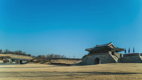 Time-lapse-of-Changnyongmun-Gate-in-Suwon,-day-time